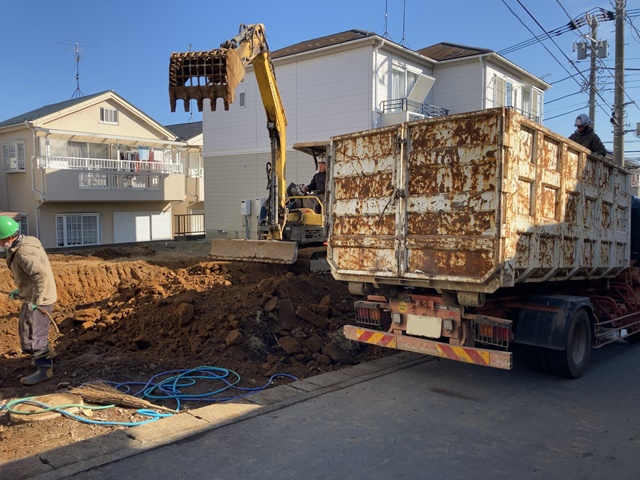 横浜市港南区上永谷の木造2階建て家屋解体工事中の様子です。